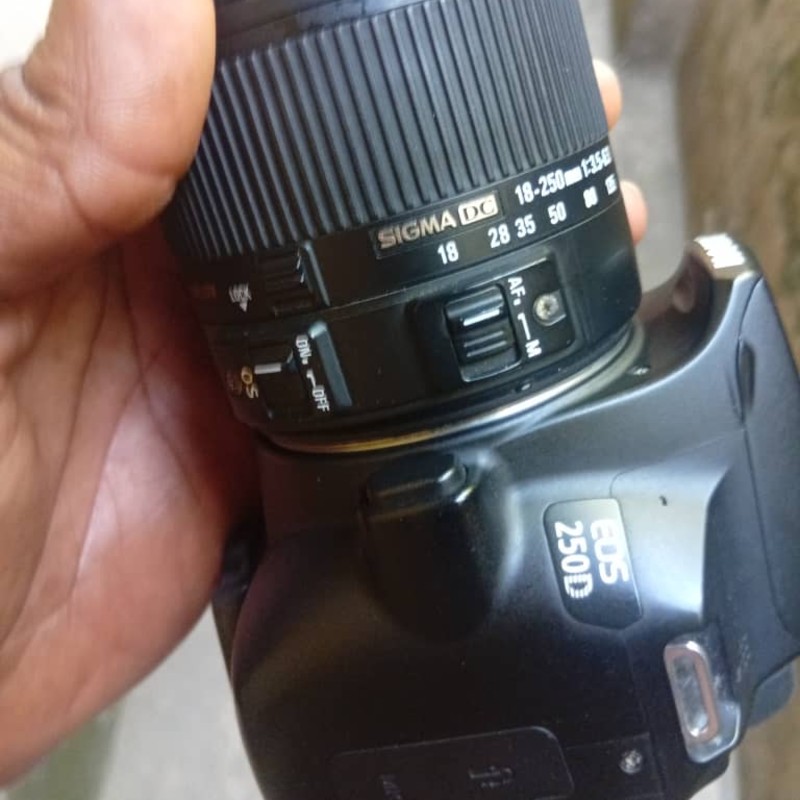 Canon EOS 250D