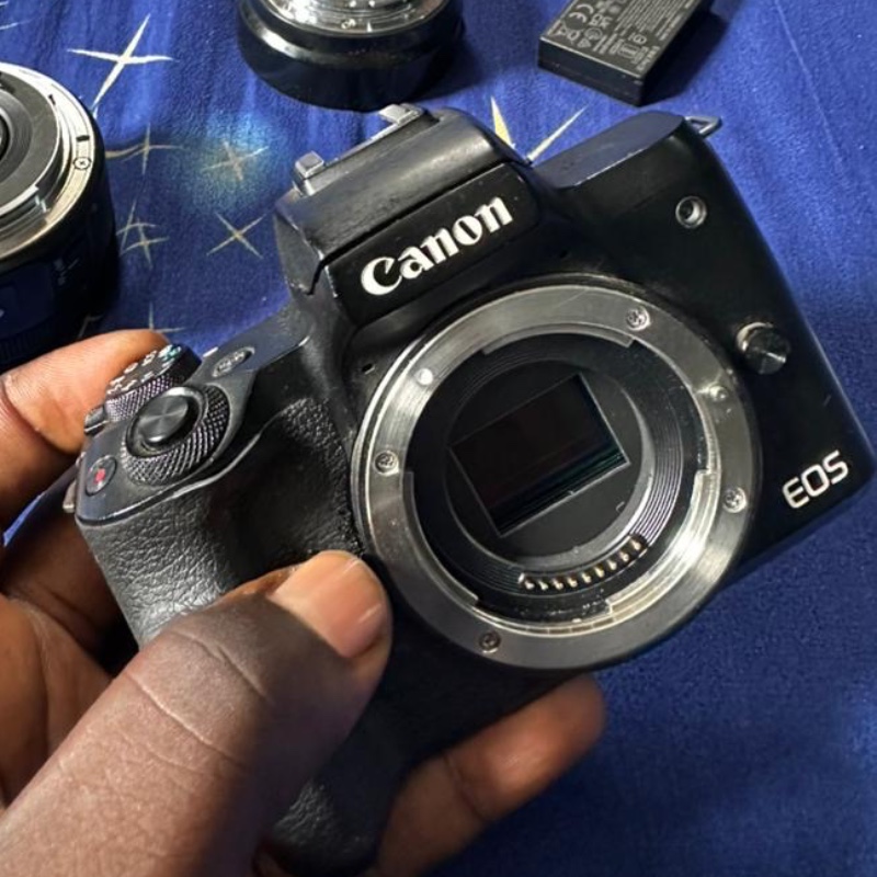 Canon EOS M50