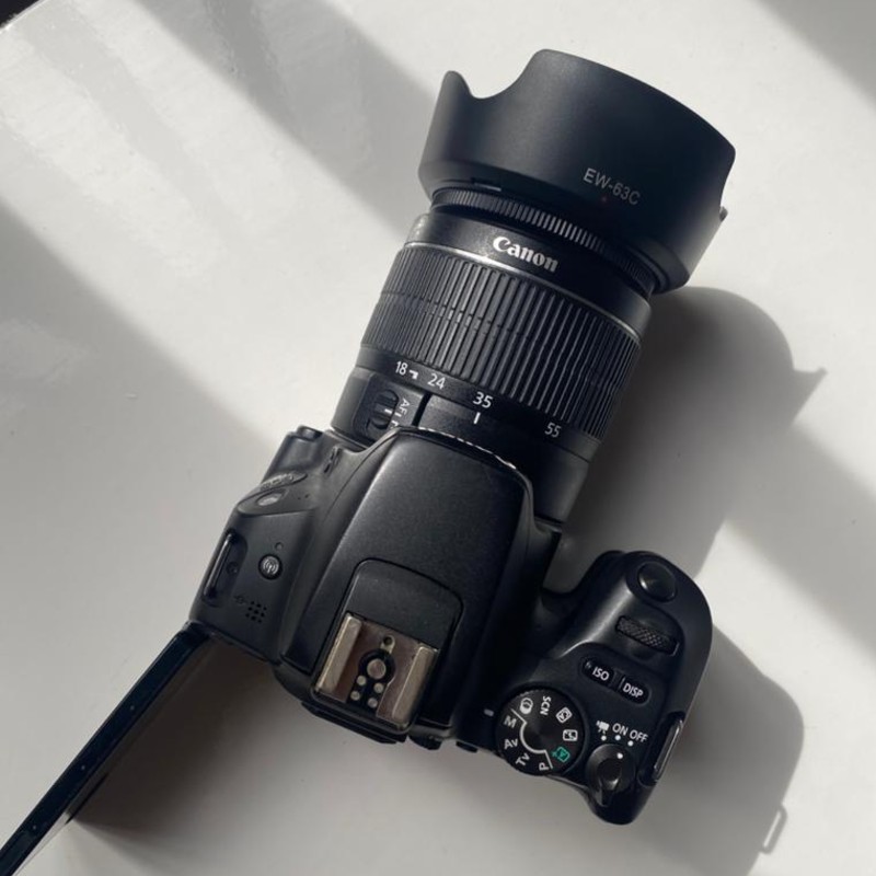 Canon EOS 200D