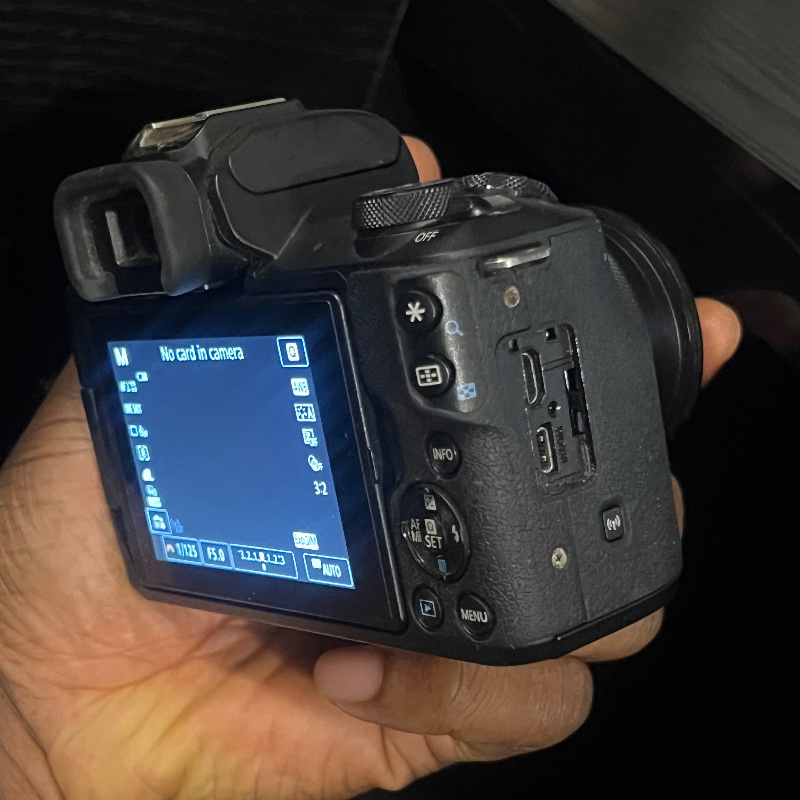 Canon EOS M50
