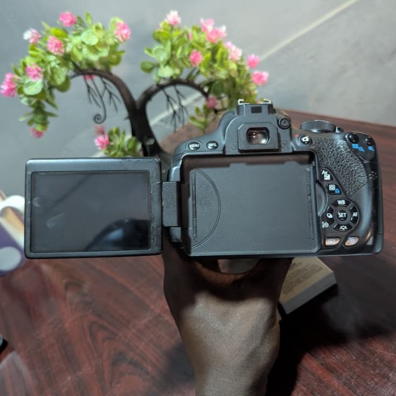 Canon EOS 700D