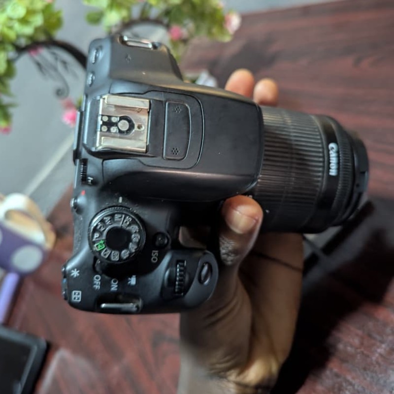Canon EOS 700D