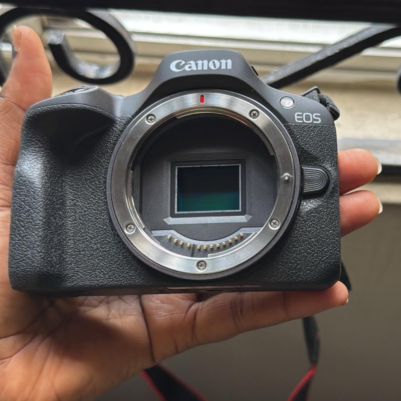 Canon EOS R100