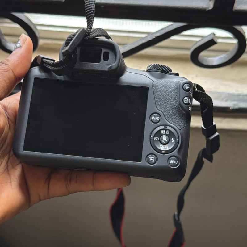 Canon EOS R100