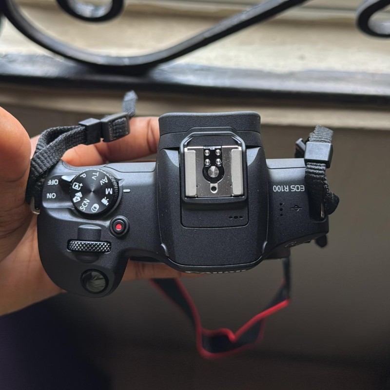 Canon EOS R100