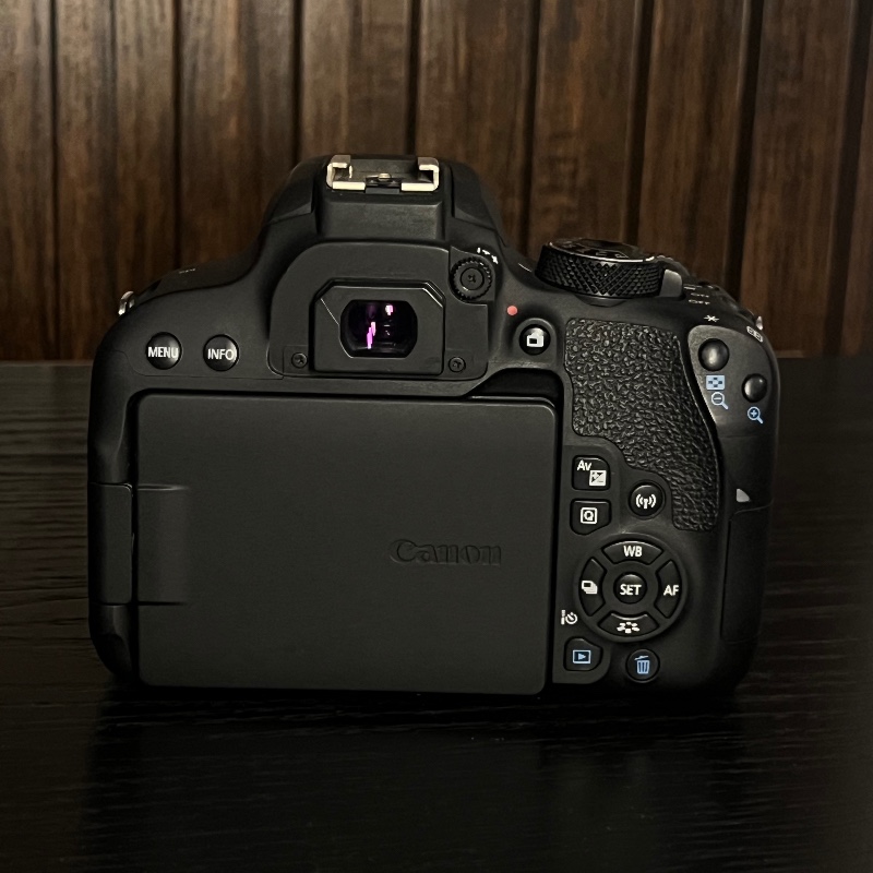 Canon EOS 800D (Rebel T7i)