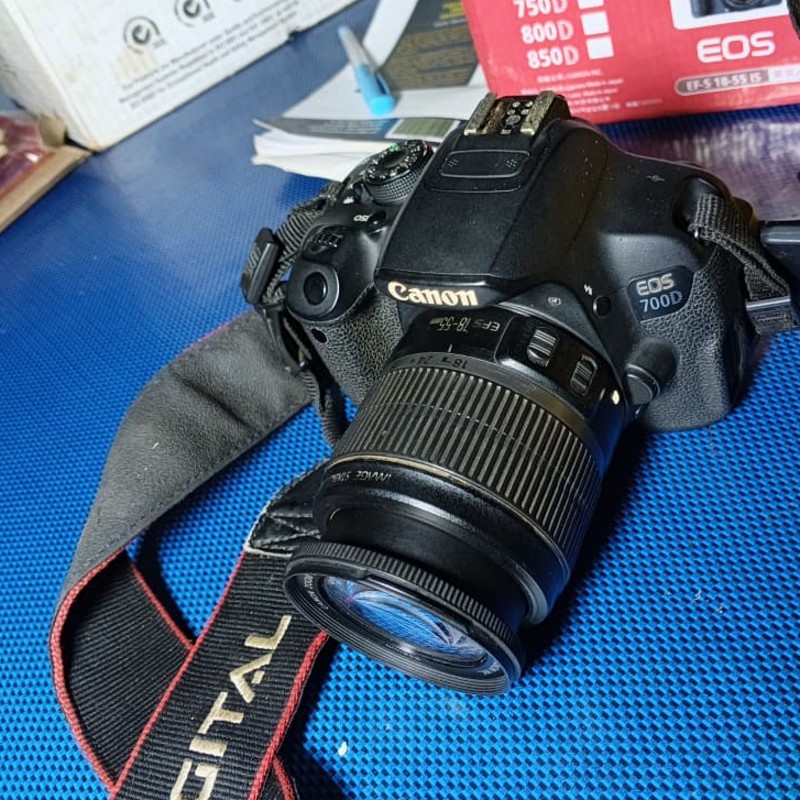 Canon EOS 700D
