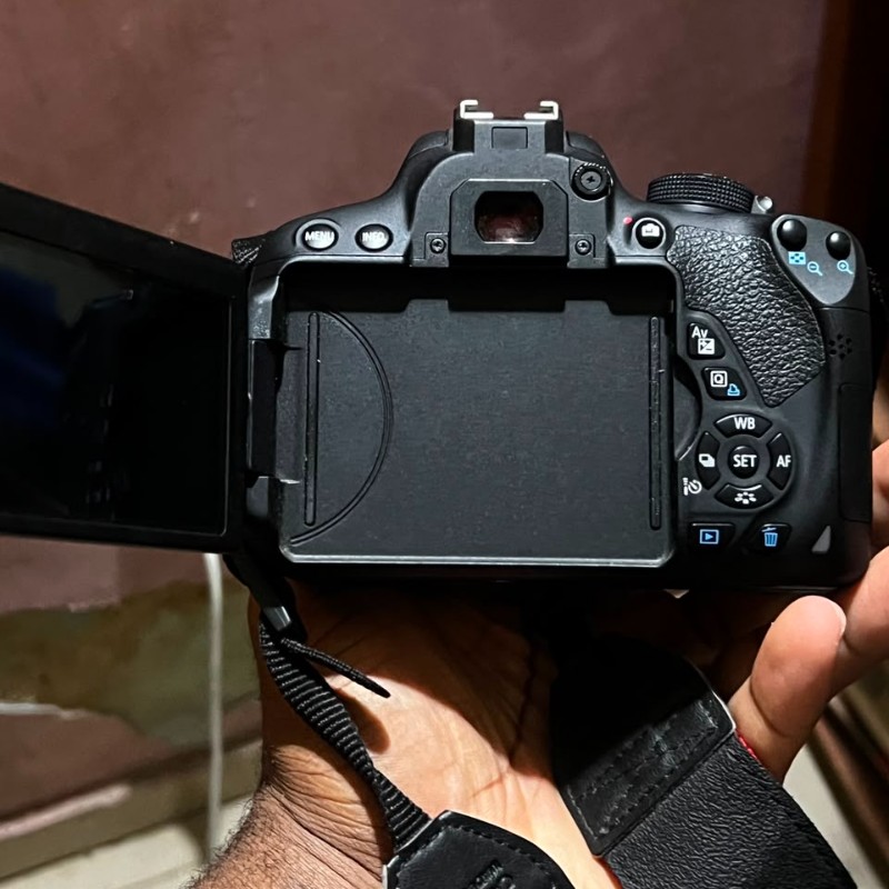 Canon EOS 700D