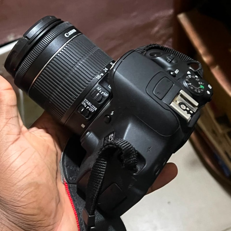 Canon EOS 700D