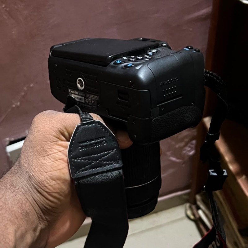 Canon EOS 700D