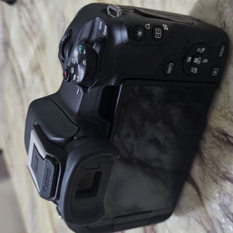 Canon EOS R50