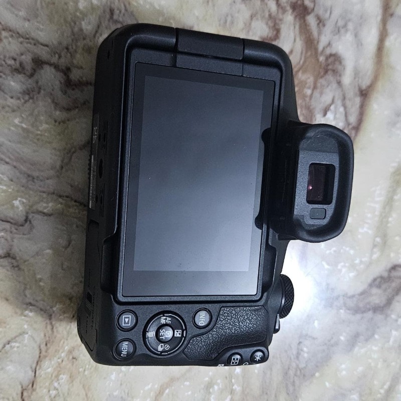 Canon EOS R50