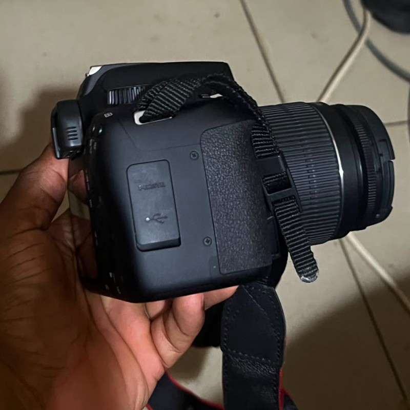 Canon EOS 4000D