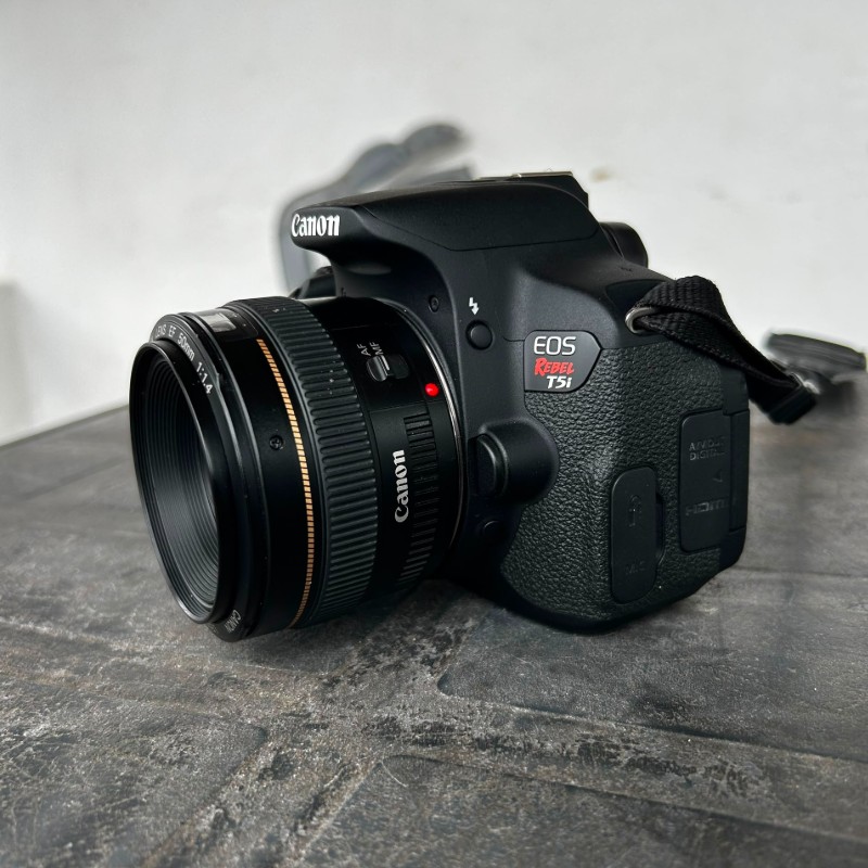 Canon EOS 700D