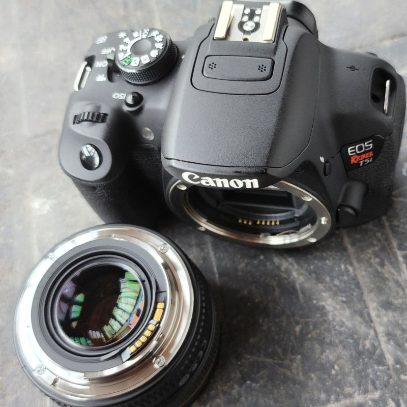 Canon EOS 700D