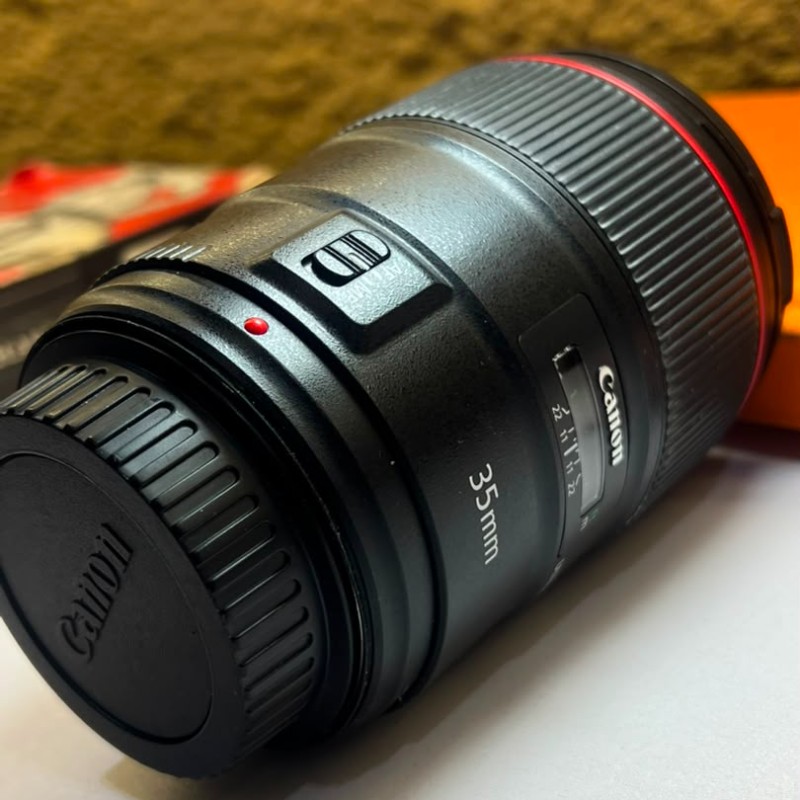 Canon EF 35mm f/1.4lens