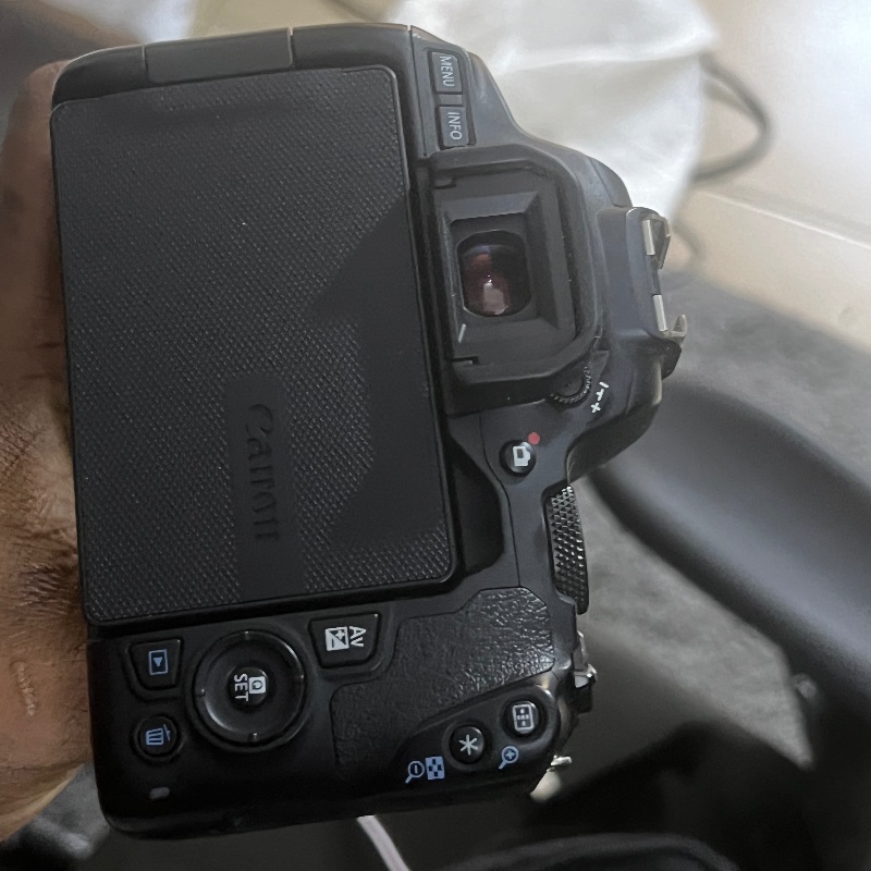 Canon EOS 250D (Rebel SL3)