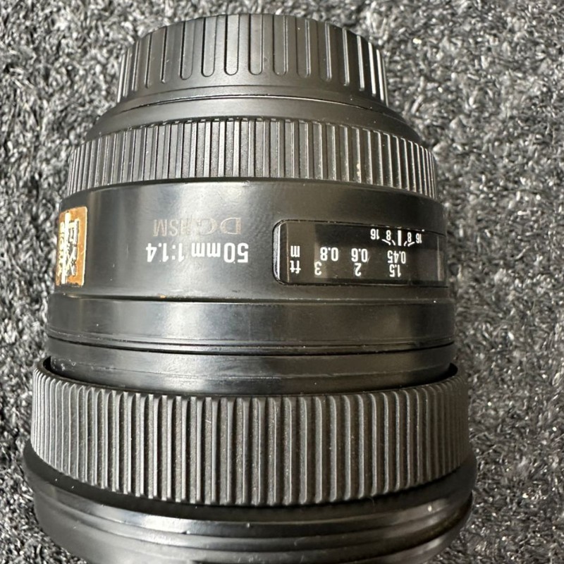 Sigma 50mm f/1.4 EX DG HSM